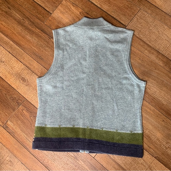 Vintage Woolrich Women’s Sheep Grazing Vest - Picture 3 of 9